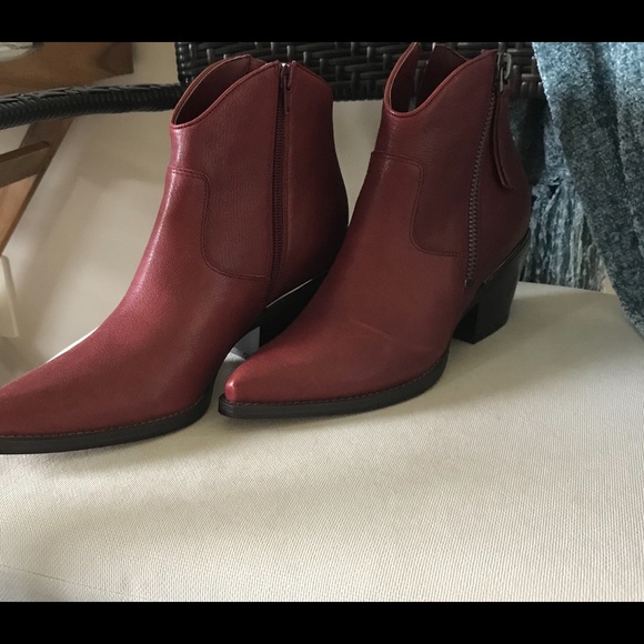 Red GUESS bootie - Picture 1 of 3